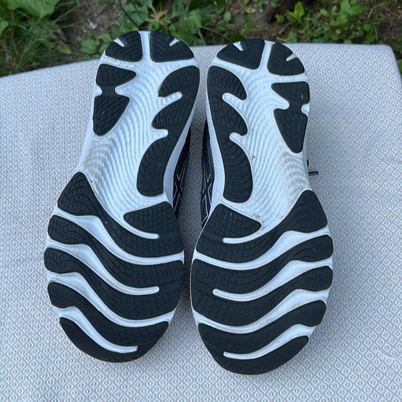 {ASICS} Women’s Gel-Cumulus 22 Running Sneakers - Picture 6 of 11